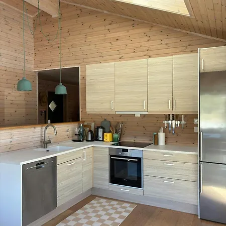 Feriehus Lys Med Naturtomt Ved Oslofjorden