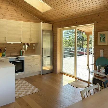 Lys Med Naturtomt Ved Oslofjorden Feriehus
