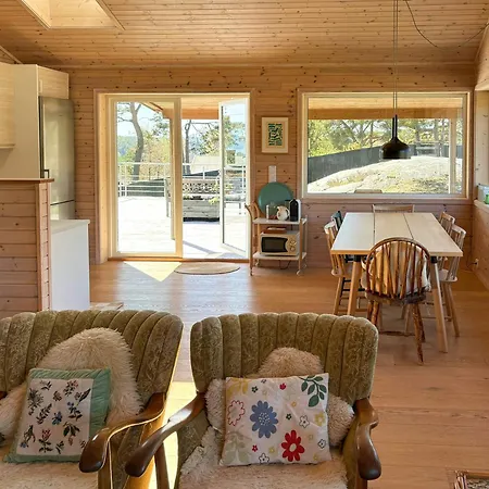 Lys Med Naturtomt Ved Oslofjorden Feriehus