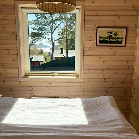 Feriehus Lys Med Naturtomt Ved Oslofjorden