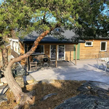 Feriehus Lys Med Naturtomt Ved Oslofjorden *